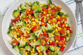 Köz Biberli Brokoli Salatası Tarifi