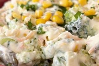 Pratik Yoğurtlu Brokoli Salatası Tarifi