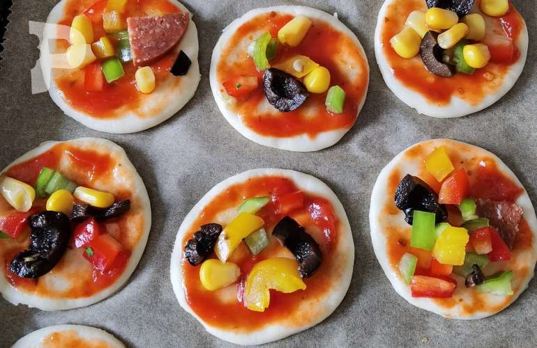 Atıştırmalık Mini Pizzalar Nasıl Yapılır