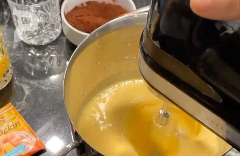 Çikolata Kaplı Kakaolu Kek Nasıl Yapılır