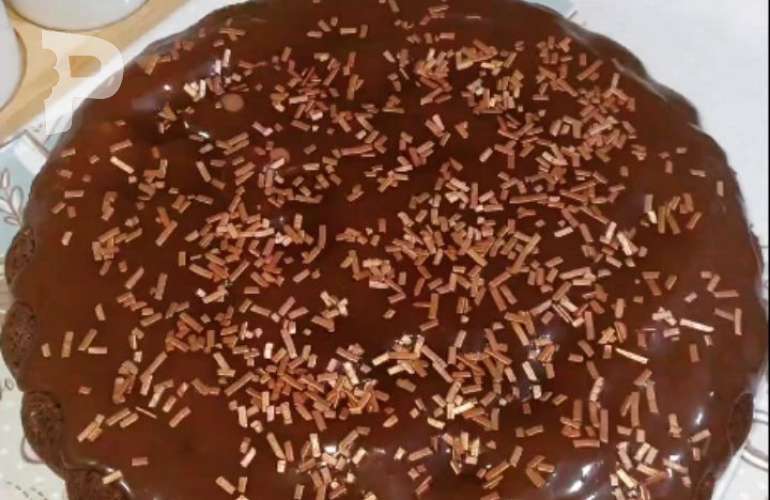 Çikolata Soslu Kakaolu Pasta Nasıl Yapılır