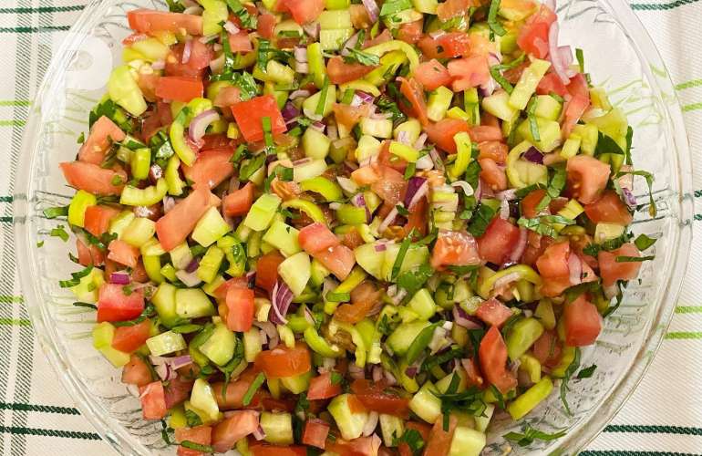 Diyet Çoban Salatası Nasıl Yapılır