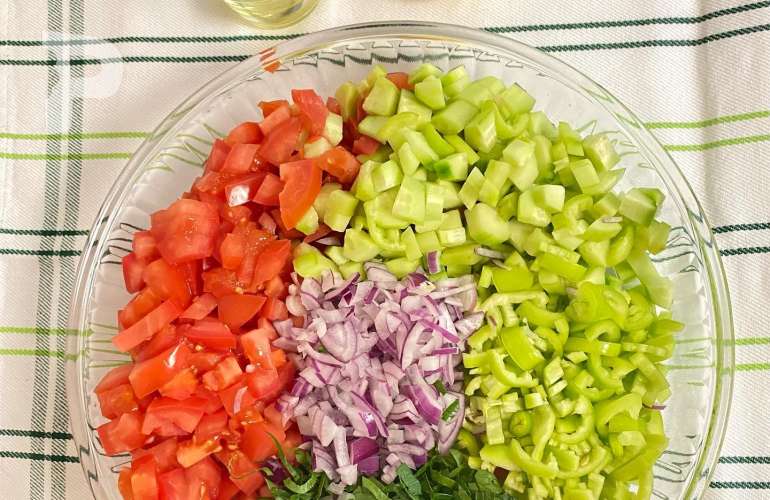 Diyet Çoban Salatası Nasıl Yapılır