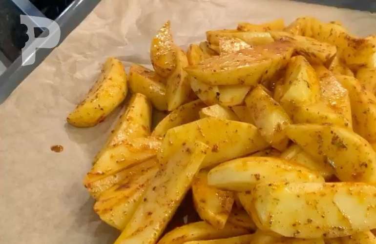 Fırında Elma Dilimli Baharatlı Patates Nasıl Yapılır