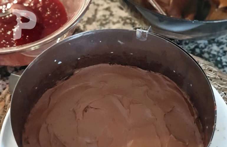 Frambuazlı Çikolatalı Pasta Nasıl Yapılır
