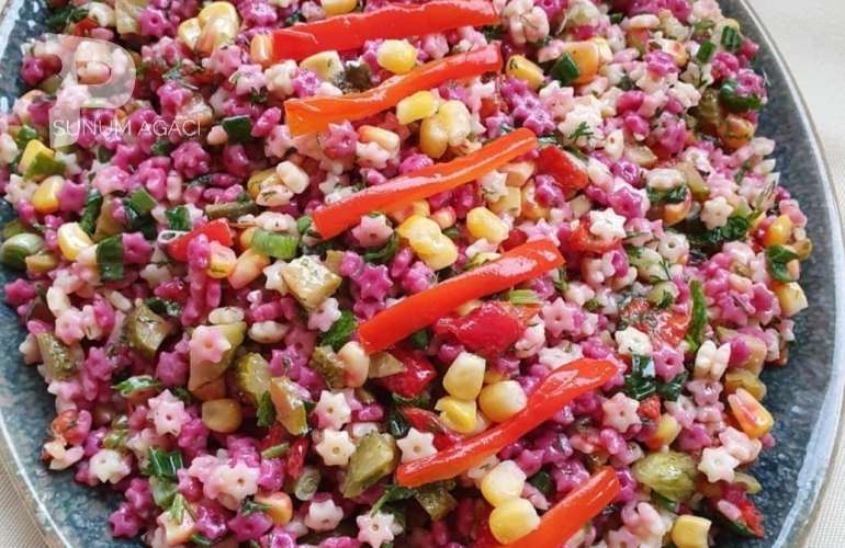 İki Renkli Şehriye Salatası Nasıl Yapılır