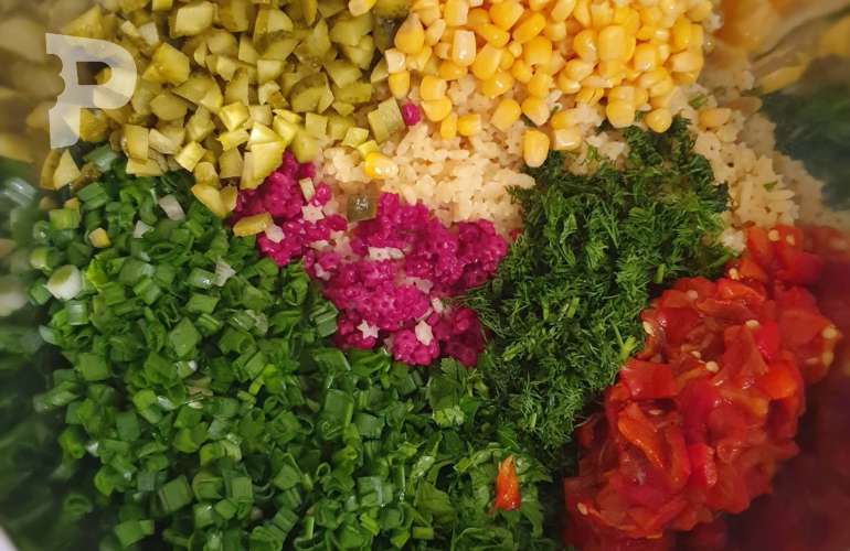 İki Renkli Şehriye Salatası Tarifi