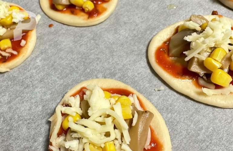 Kahvaltılık Mini Pizzalar Nasıl Yapılır