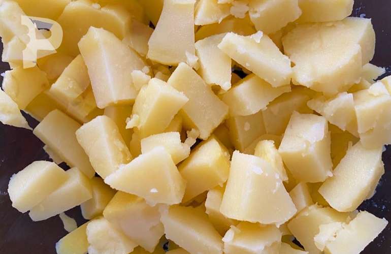 Karamelize Soğanlı Patates Salatası Yapımı