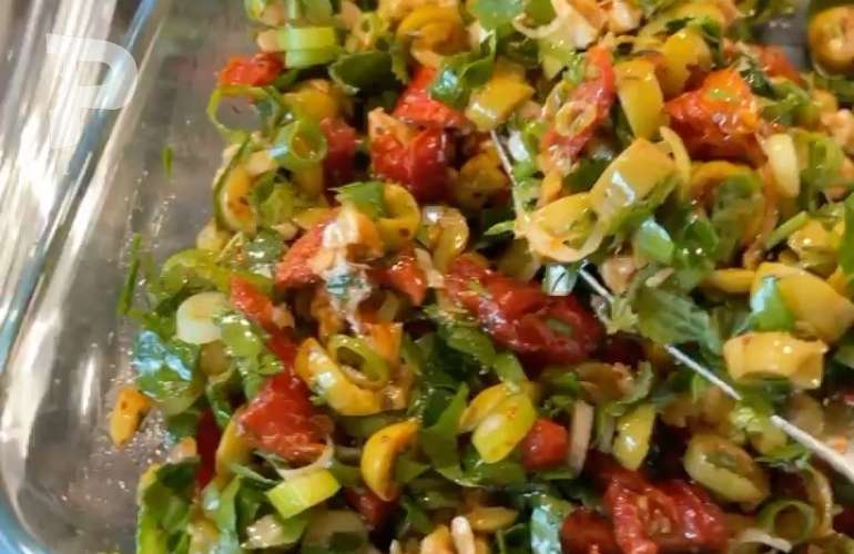 Kolay Zeytin Salatası Nasıl Yapılır