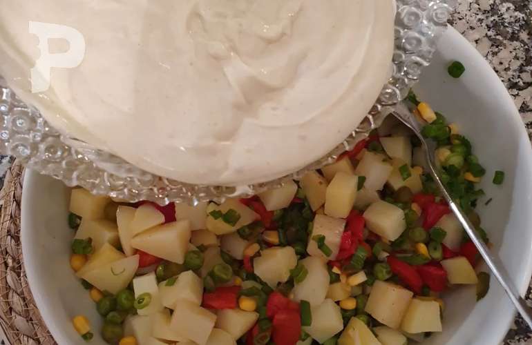 Köz Biberli Ve Soslu Patates Salatası Tarifi