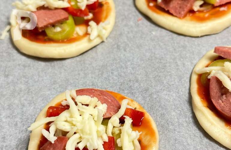 Mini Pizza Nasıl Yapılır