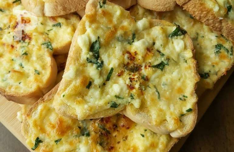 Peynirli Yumurtalı Ekmekler Nasıl Yapılır