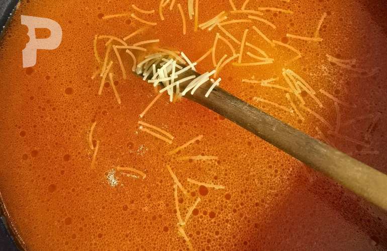 Şehriyeli Tarhana Çorbası Nasıl Yapılır