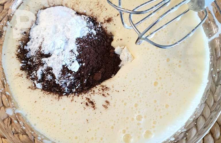 Sufle Tadında Bol Soslu Islak Kek Nasıl Yapılır