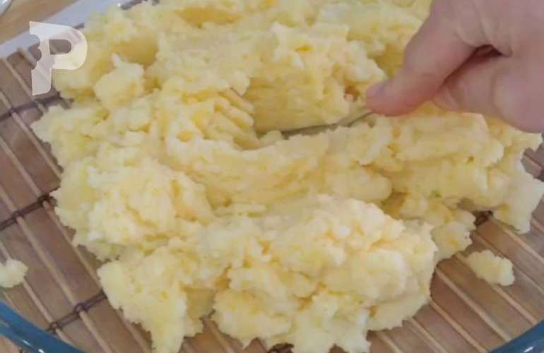 Tart Kalıbında Yoğurtlu Patates Salatası Nasıl Yapılır