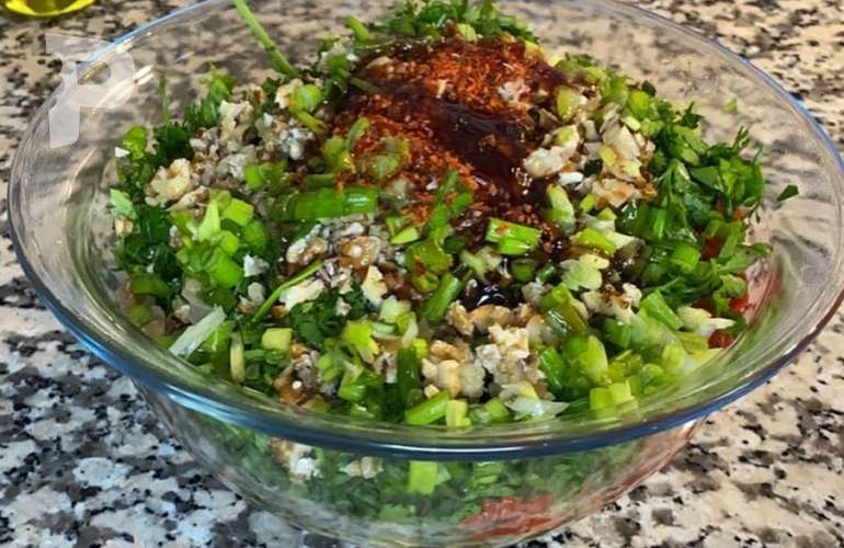 Yeşil Zeytin Salatası Nasıl Yapılır
