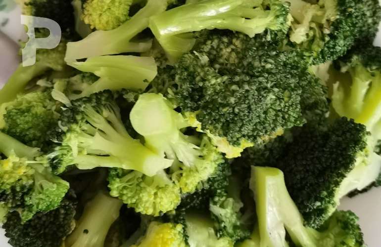 Yoğurtlu Brokoli Salatası Yapımı