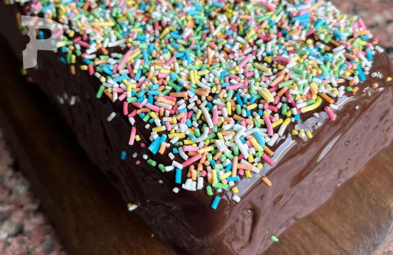 Yumuşacık Çikolatalı Baton Kek Nasıl Yapılır
