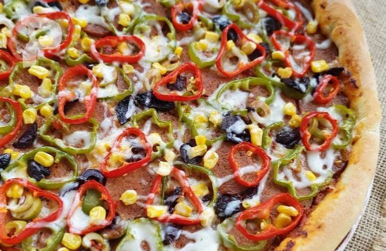 Yumuşacık Hamurlu Karışık Pizza Tarifi